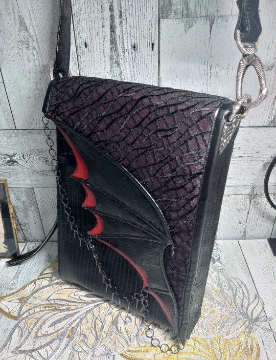 ベリアルイメージレザーバッグ