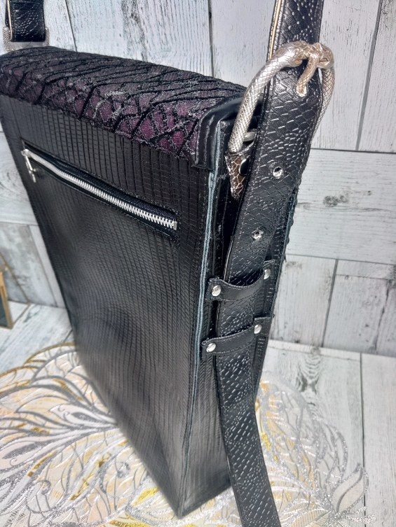 ベリアルイメージレザーバッグ