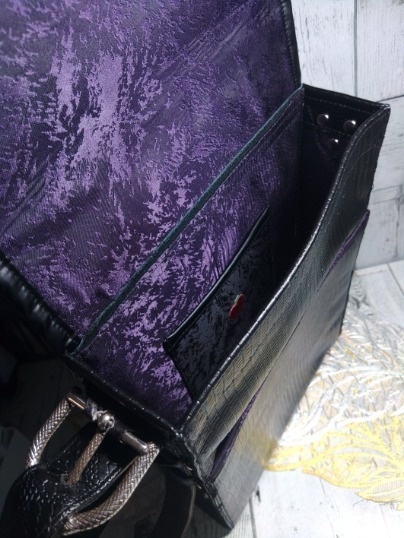 ベリアルイメージレザーバッグ