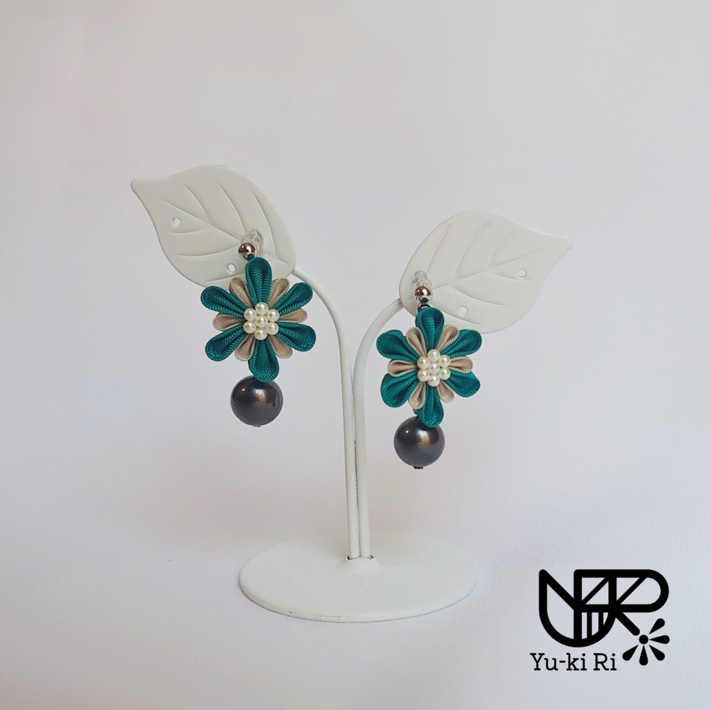 【展示品】揺れる♡パールのつまみ細工イヤリング