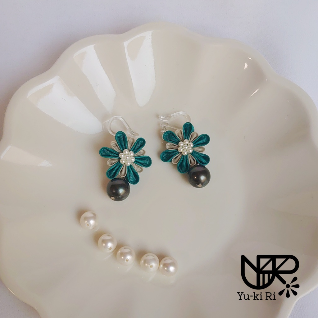 【展示品】揺れる♡パールのつまみ細工イヤリング