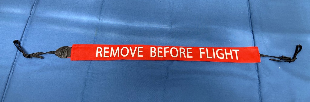 「リムーブビフォーフライト」ストラップカバー