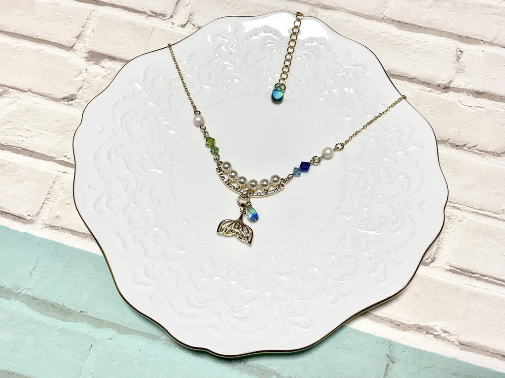 まこはるカラー 人魚の尾ひれの宝石箱ネックレス