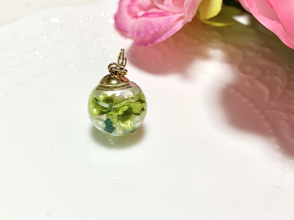 グリーンフラワーのハーバリウムネックレス