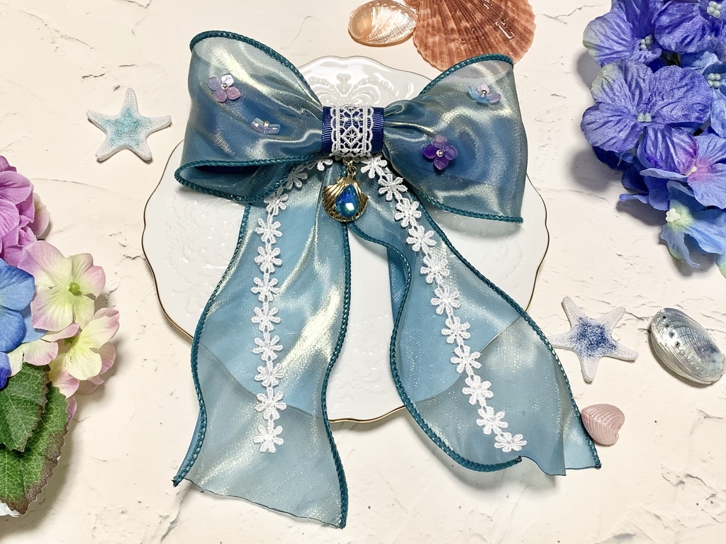 紫陽花が咲くリボンバレッタ