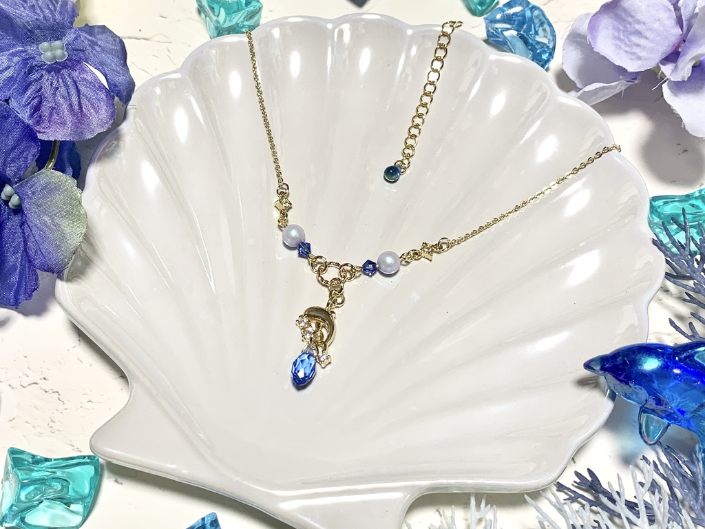 揺れるイルカと青雫ネックレス