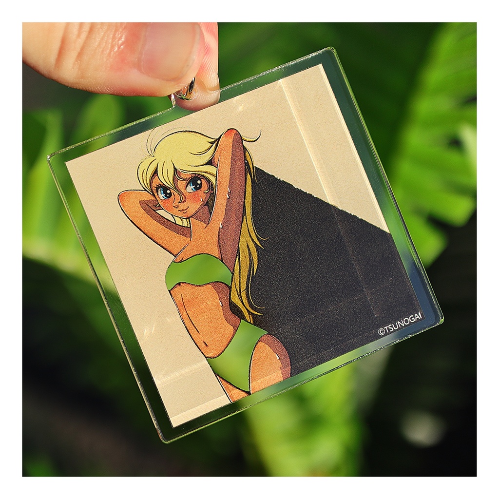 アクリルキーホルダー（水着の女の子）