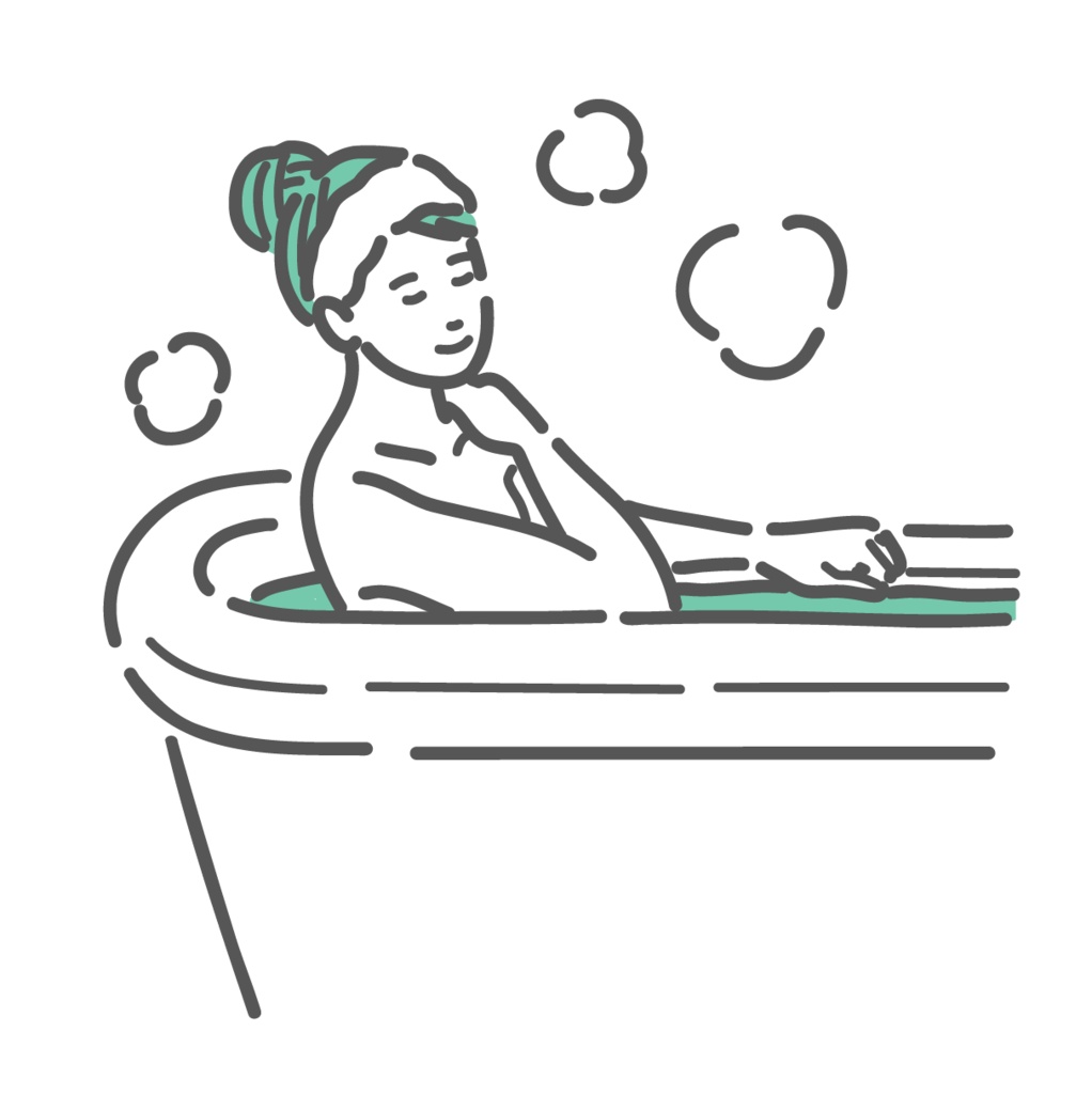 ゆっくり入浴してリラックスする女性