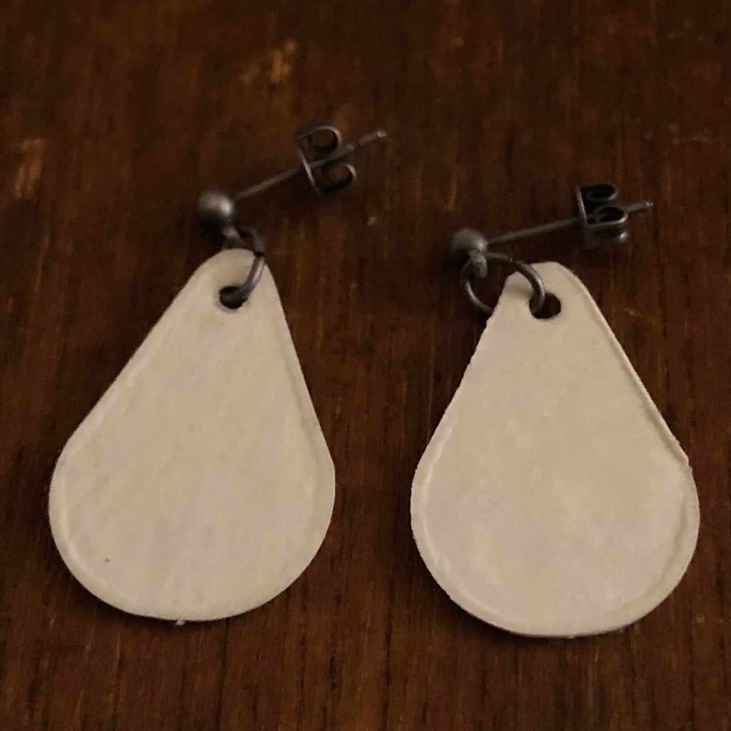 四字熟語ピアス「唯我独尊」