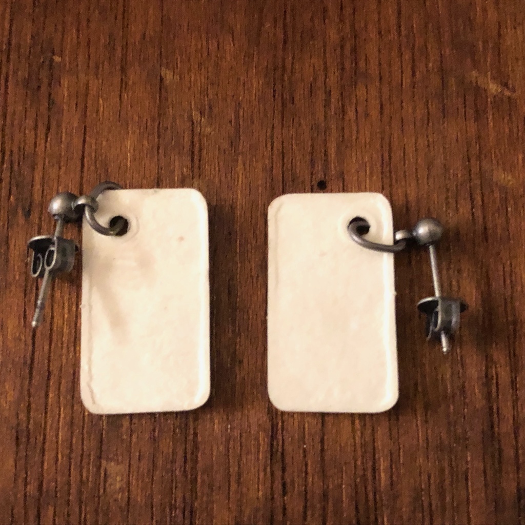 四字熟語ピアス「狂喜乱舞」