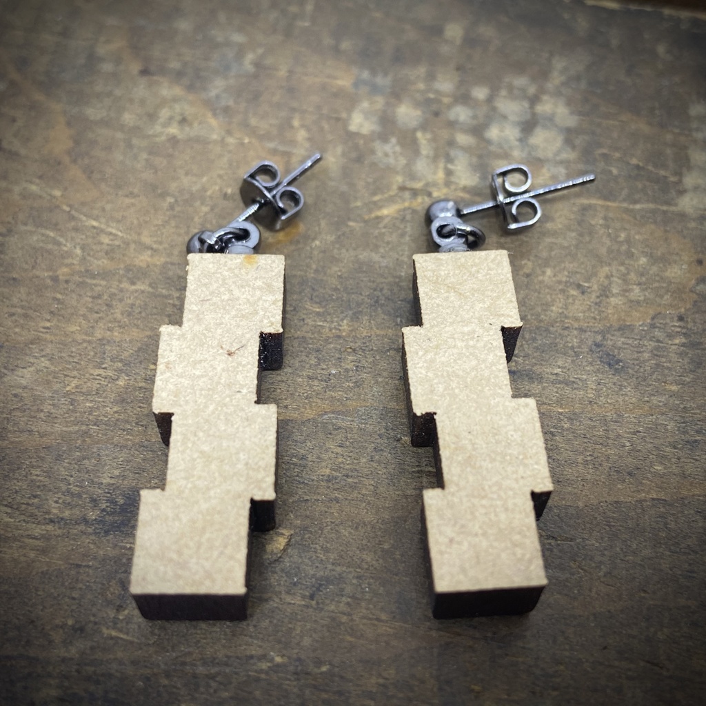 活字風四字熟語ピアス「抱腹絶倒」