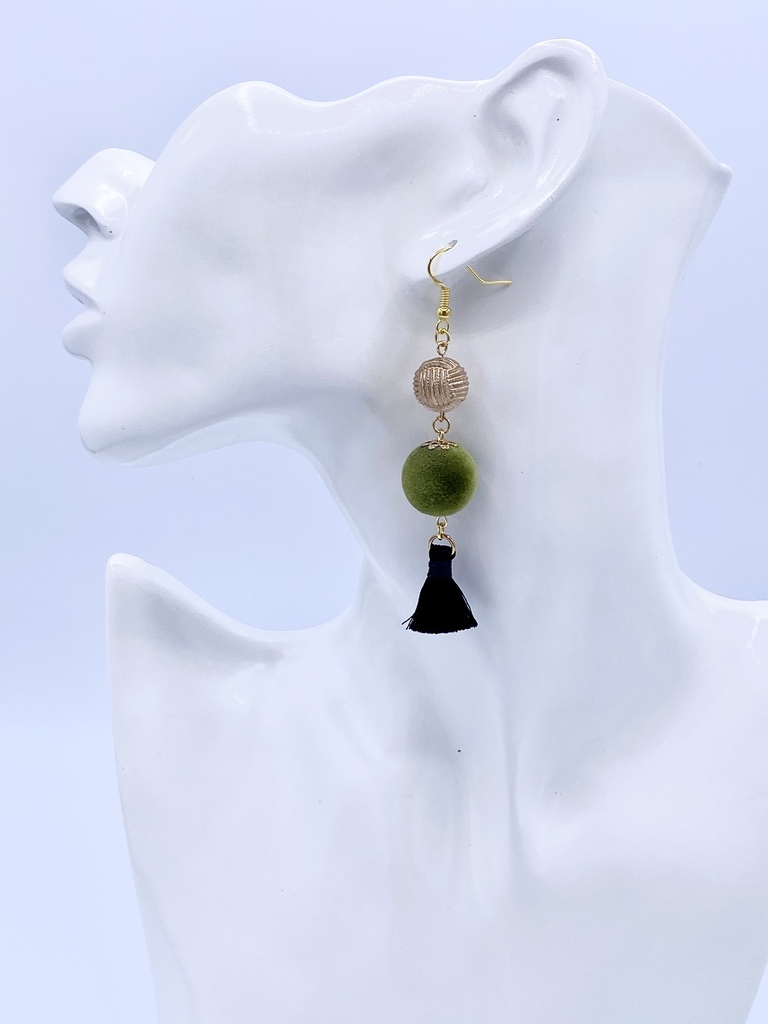 *抹茶タッセルピアス*