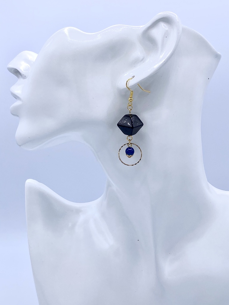 *ブルーカラサイトピアス*