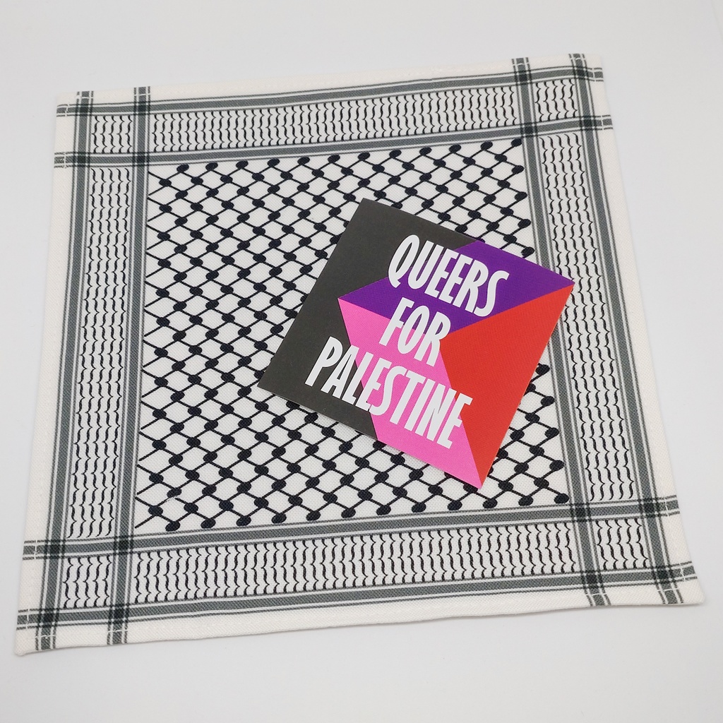 クィアプリズムフラッグのステッカー&ぬいぐるみ向けクフィーヤのセット(各一点ずつ)