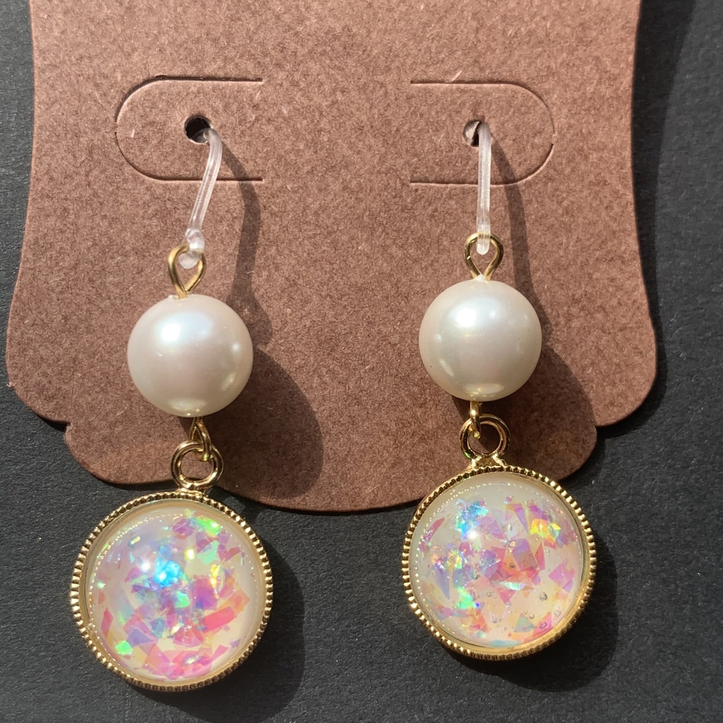 オパール風半球レジンとパールのピアス/イヤリング