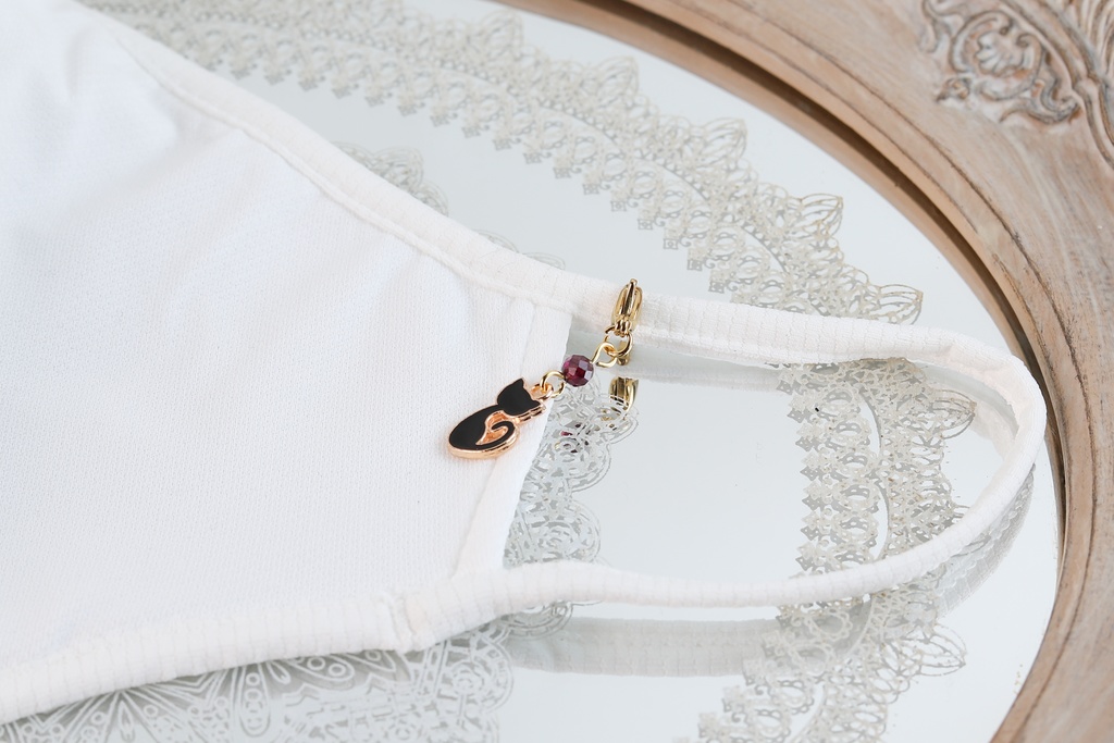 ネコとガーネットのマスクチャーム【金属アレルギー対応】