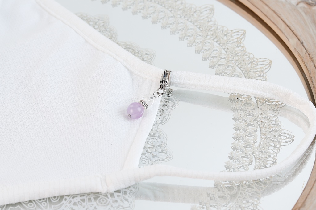 ラベンダーアメジストと水晶のマスクチャーム【金属アレルギー対応】