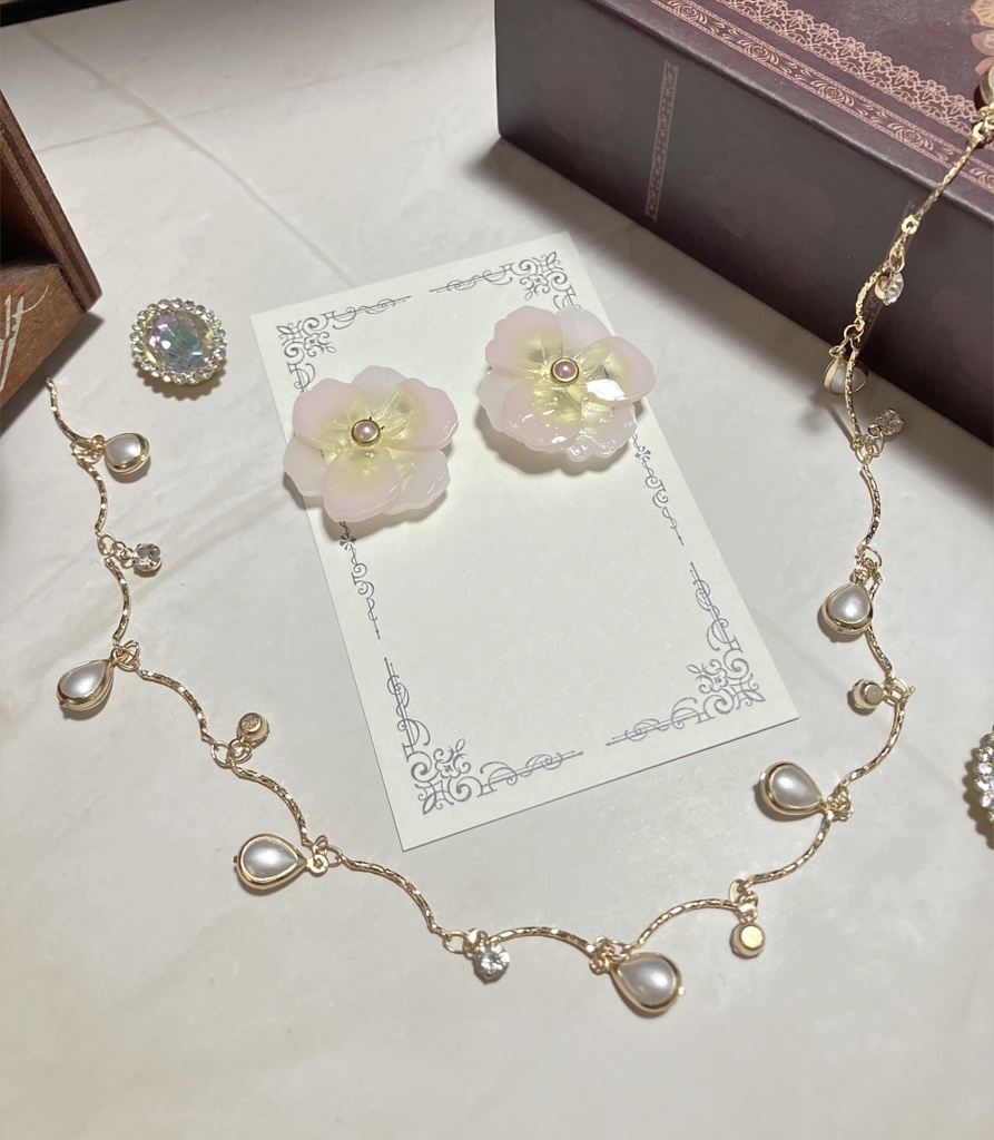 【白黒~モノクロ~の記憶】ミアの耳飾り -No.2-