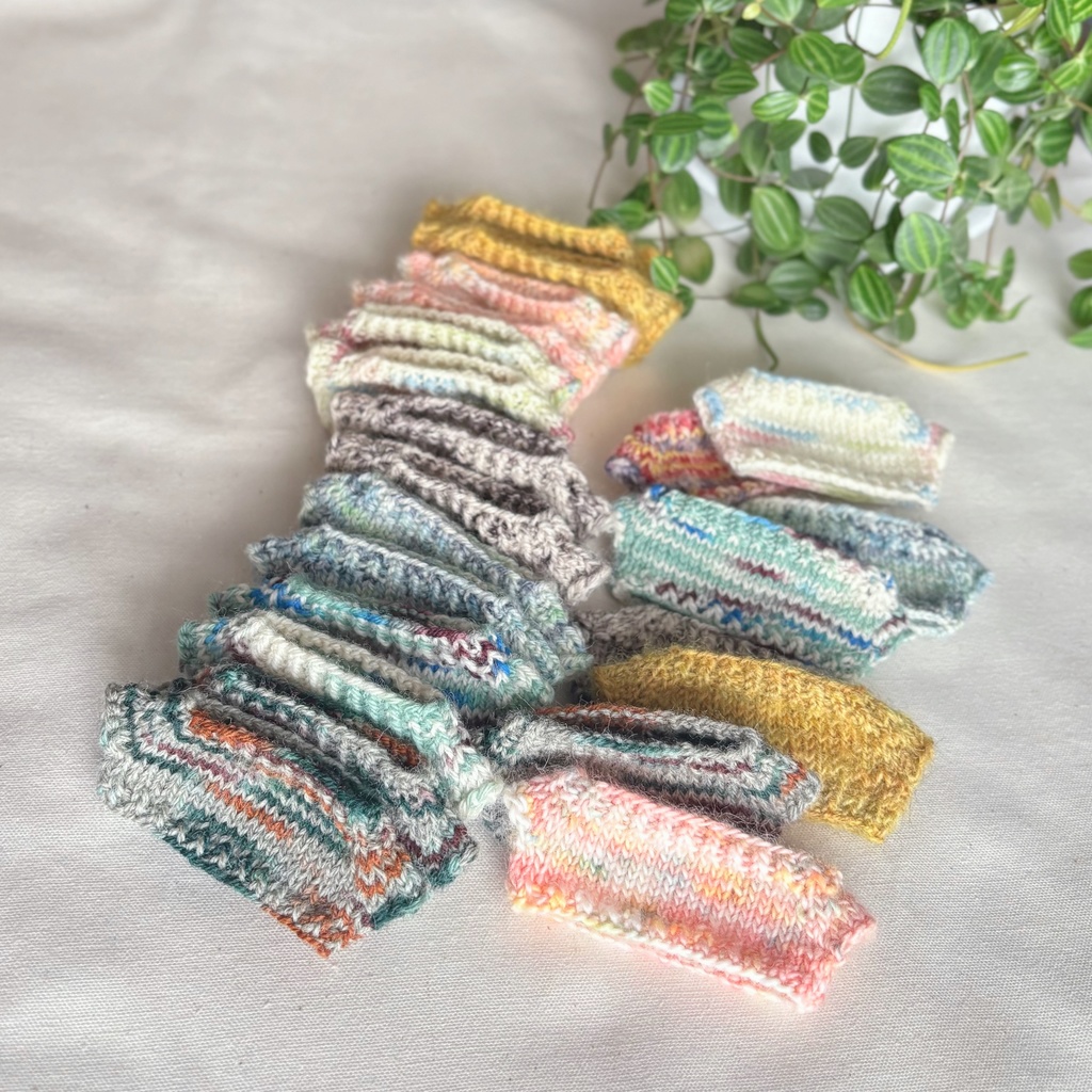 【マスコットサイズ】段染め毛糸セーター