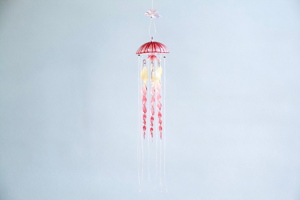 アカクラゲのサンキャッチャー