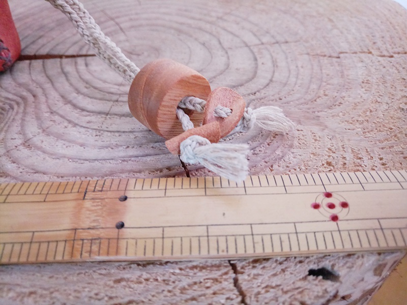 剣と魔法の世界では銀貨が何枚か入ってそうな小さな革袋