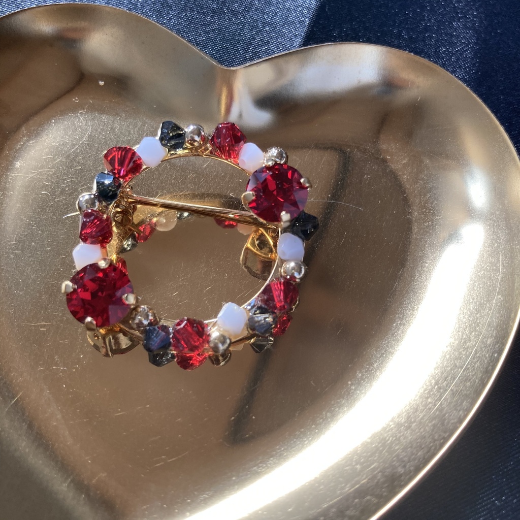 twst 寮イメージスワロブローチ