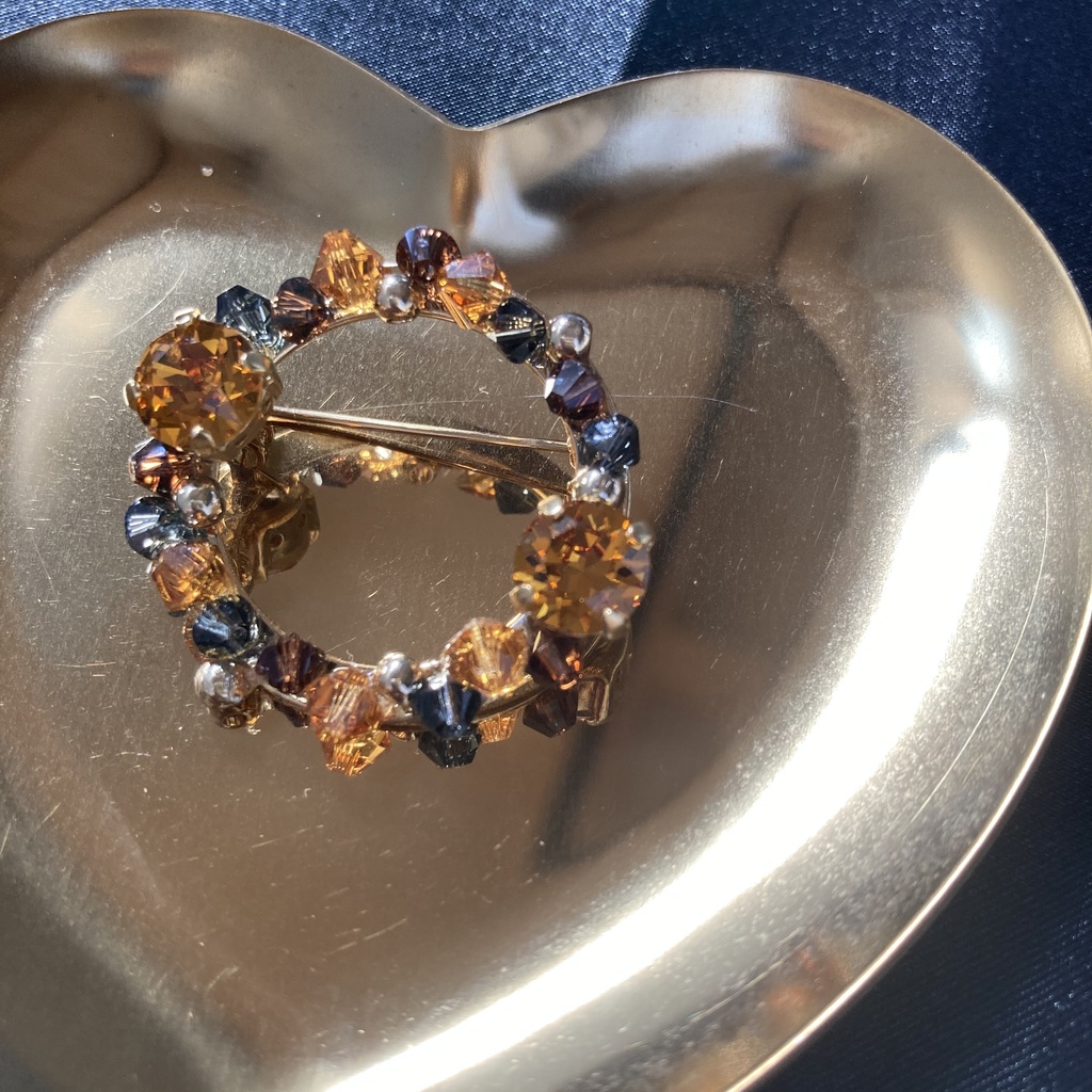 twst 寮イメージスワロブローチ