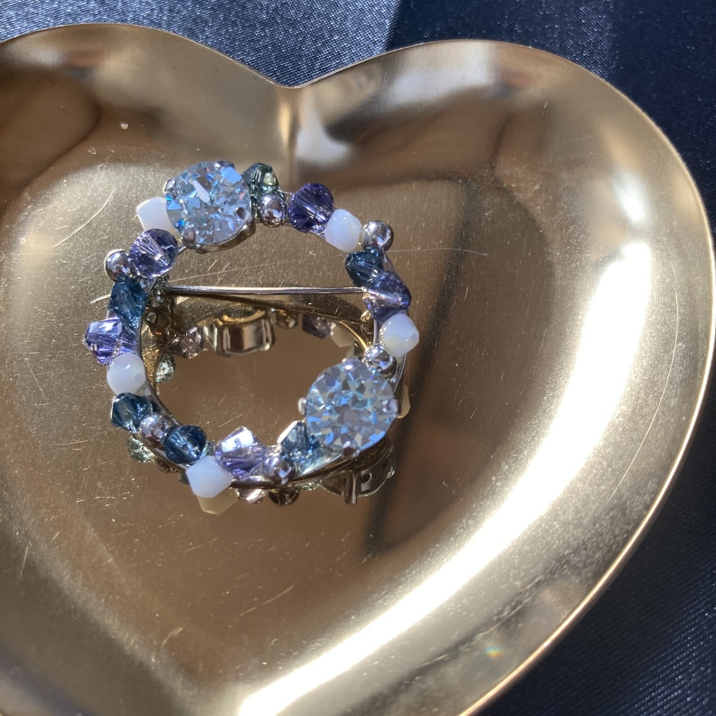 twst 寮イメージスワロブローチ