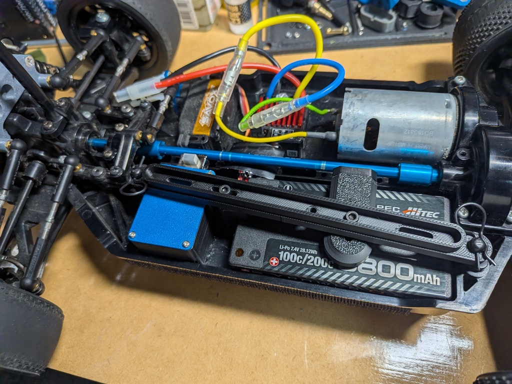 TT02B用ショートリポホルダー(黒)無加工で100g以上軽量化!