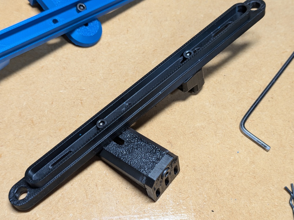TT02B用ショートリポホルダー（黒）無加工で100g以上軽量化！