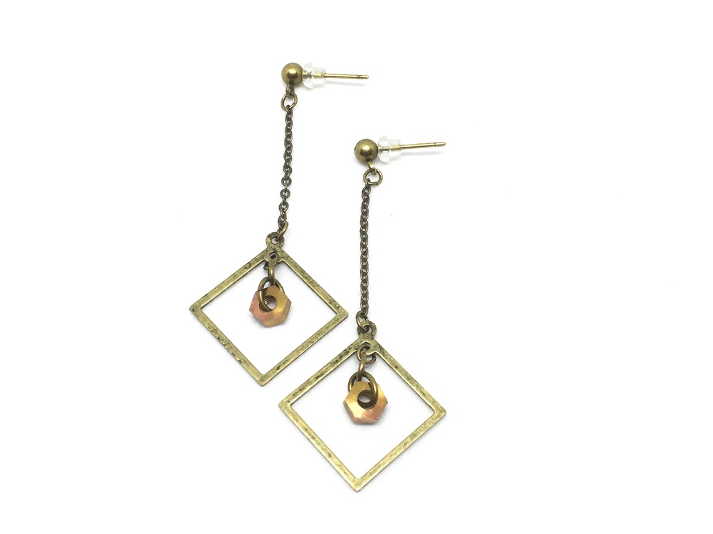 スクエアピアス-M3ナット組み込み