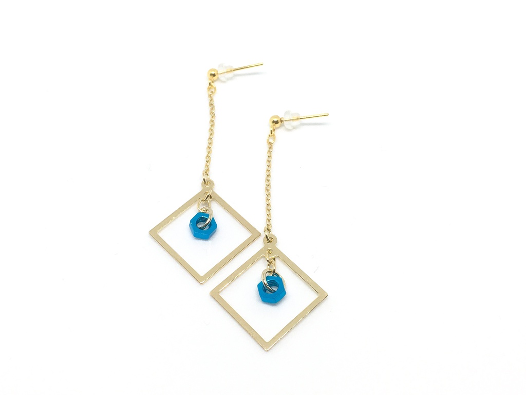 スクエアピアス-M3ナット組み込み