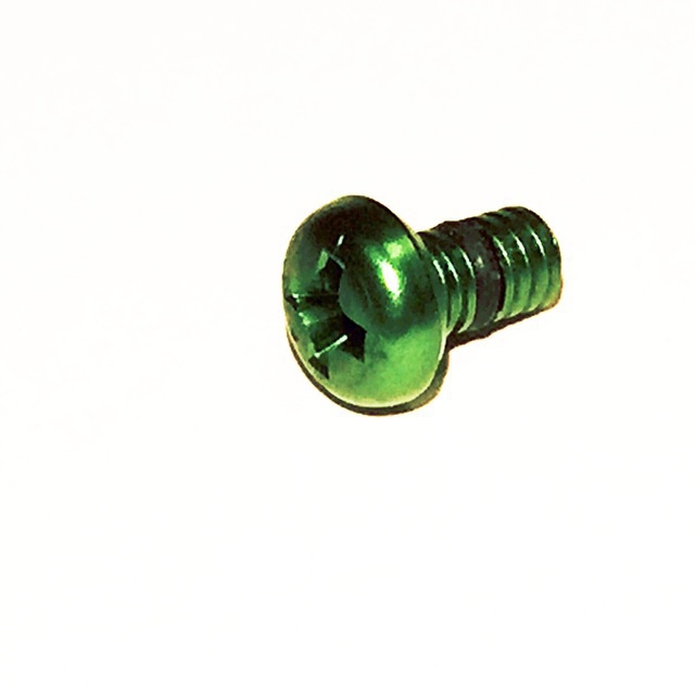 ScrewCapイヤフォンジャックカバーアルミなべプラスIphone6以降、エクスペリア用