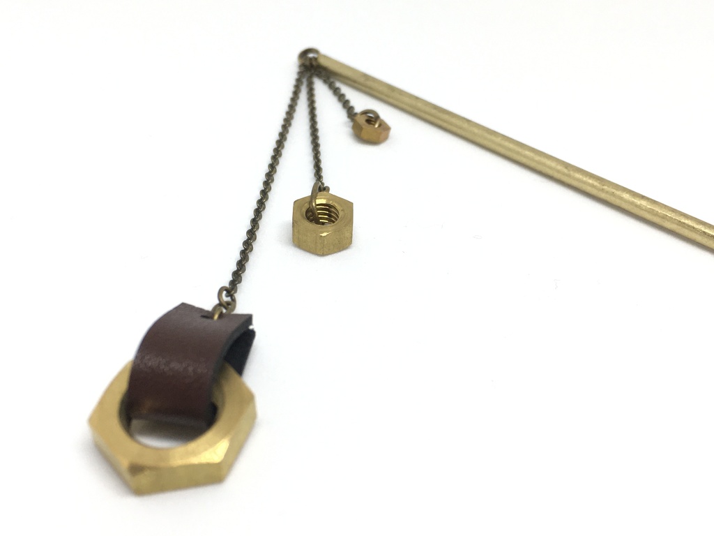 ナットかんざし真鍮革付き古美