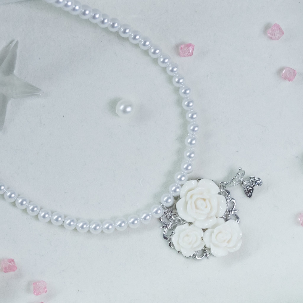 Blanche Naige 白薔薇のネックレス
