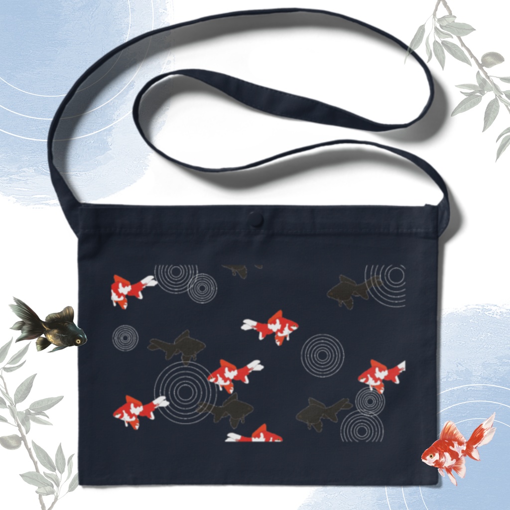 泳ぐ金魚と波紋サコッシュ