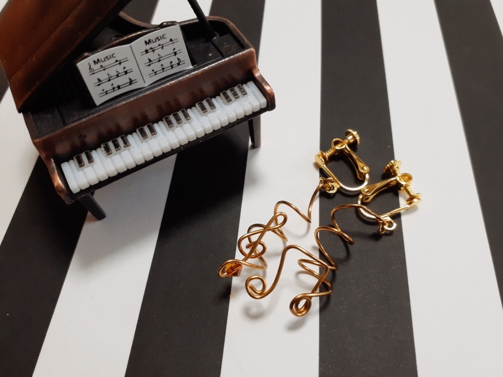 ト音記号と音符のイヤリング/ピアス