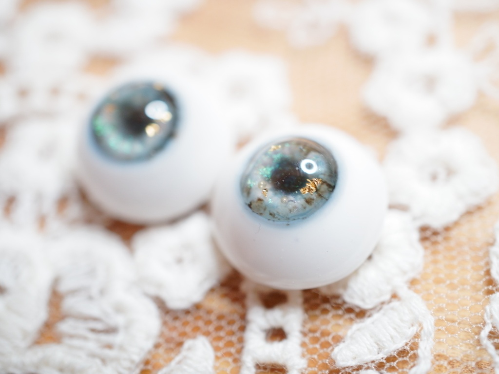 【翠羽の輝き 1407-1】14mm/虹彩7mm