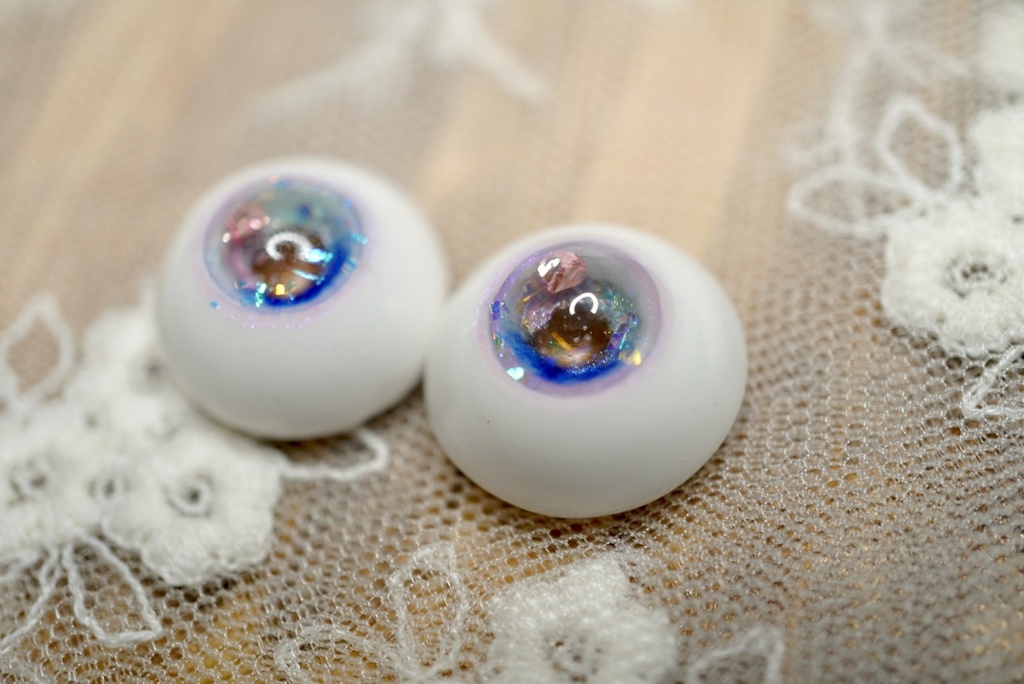 【瑠璃に撫子1608】16mm/虹彩約8mm