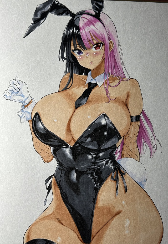 バニー愛梨🐰褐色肌、ツートンカラー、オッドアイ