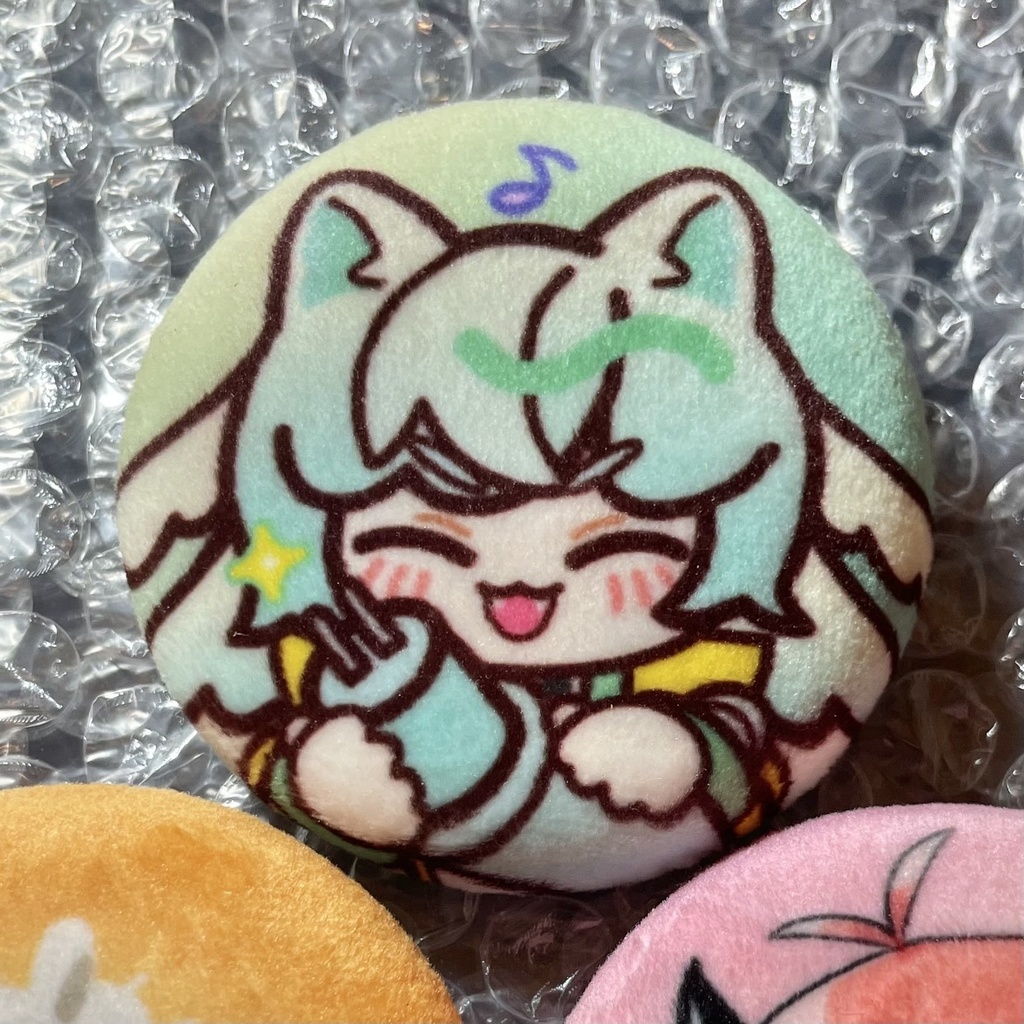 マキモリ・ラヴァルふわふわ缶バッジ(58mm)【受注生産】