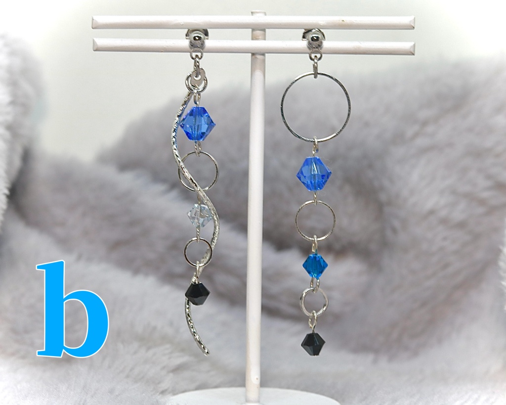 小柳ロウイメージピアス