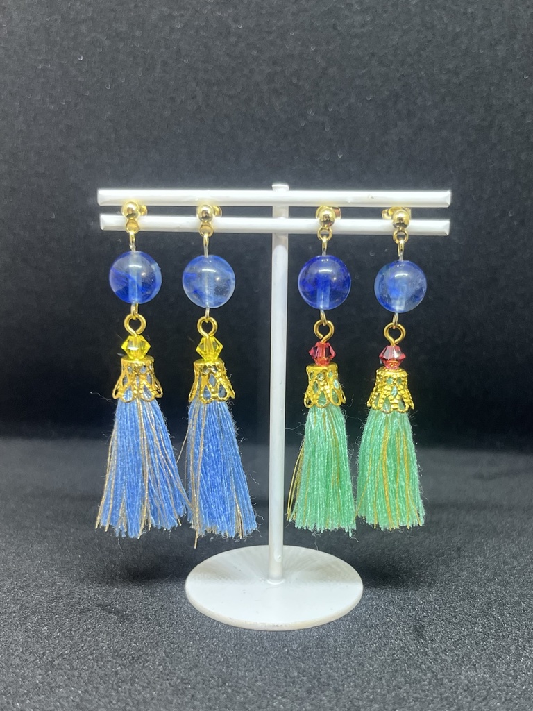 タッセルピアス