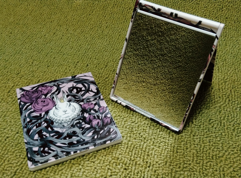 折りたたみミラー(白兎 / 黒兎) / Foldable mirror