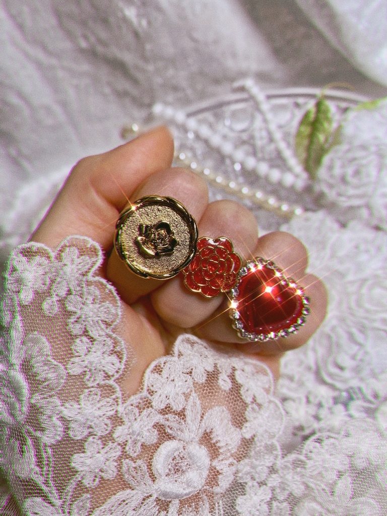 薔薇のヴィンテージ風ボタンリング ゴールド