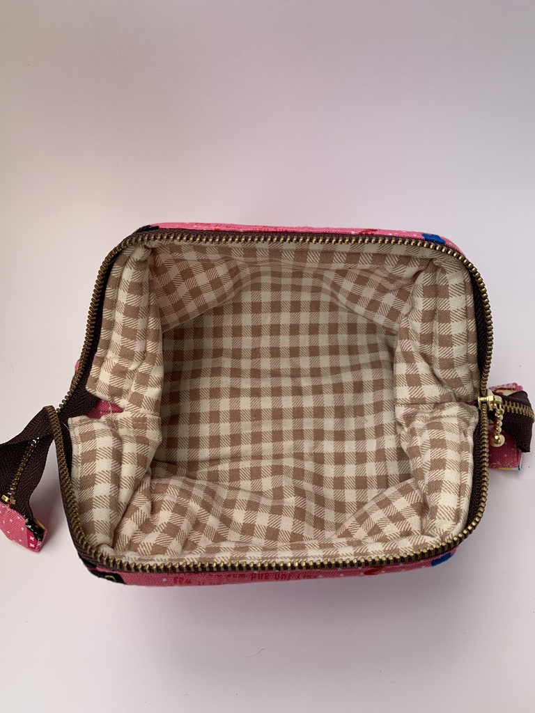 ワイヤー口金ポーチ