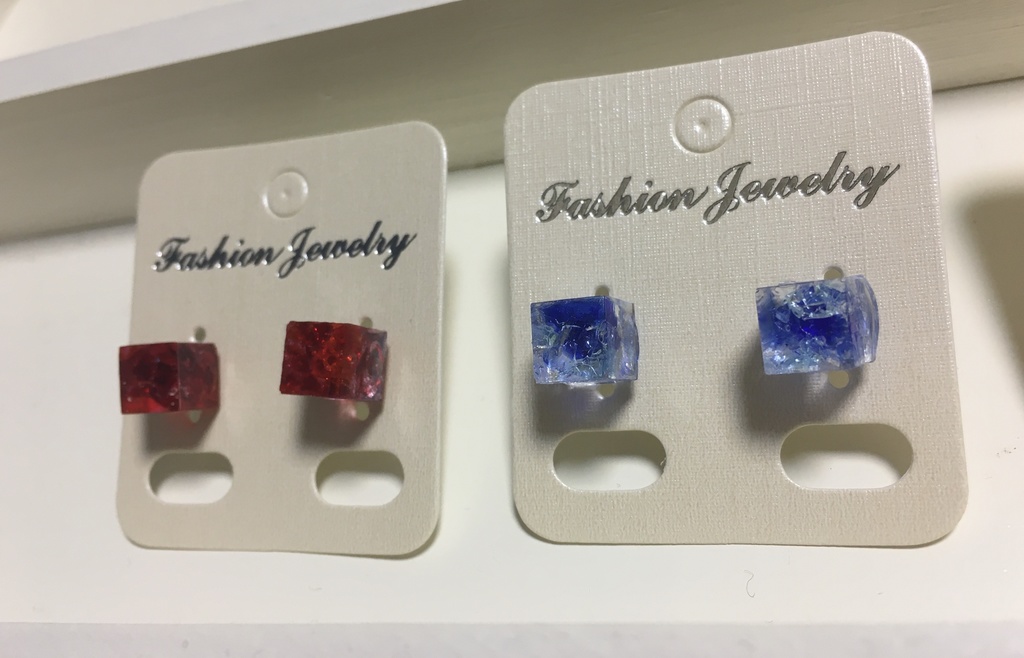 キューブ型ピアス