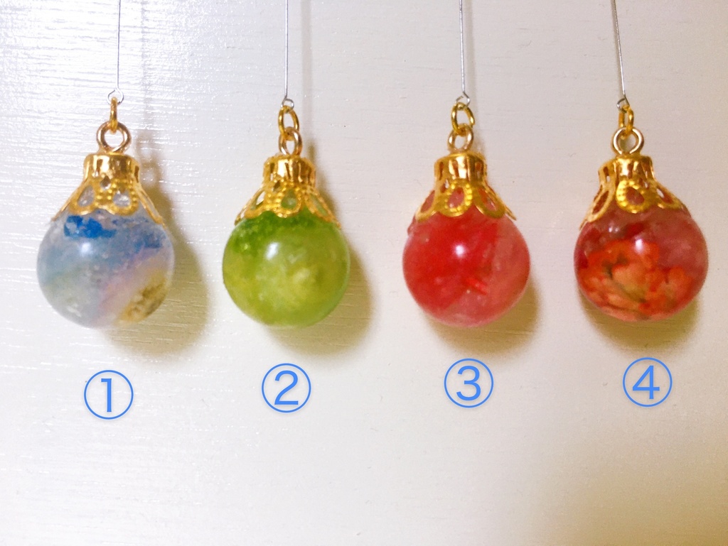 【片耳用】ドライフラワーの球体ピアス