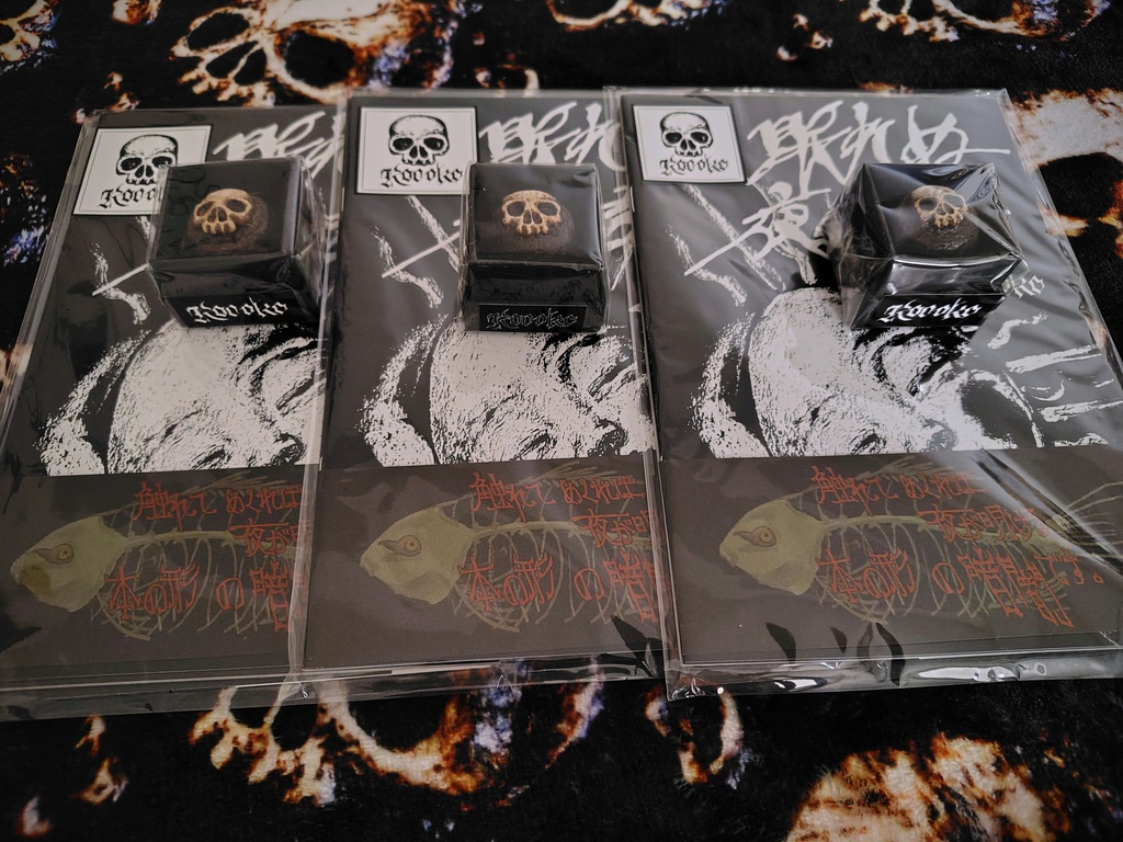 冊子「眠れぬ夜の話」とバッジのセット(オマケ付き)