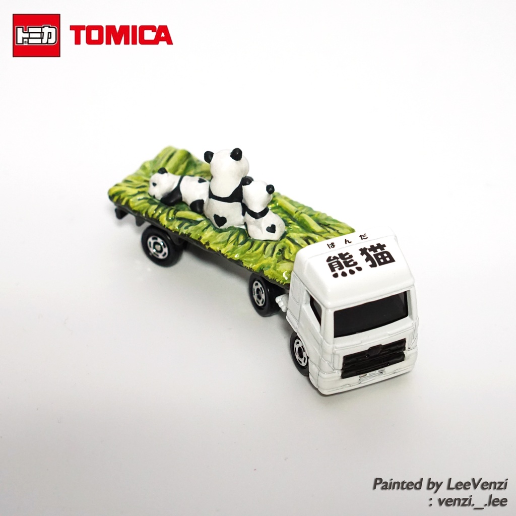 Tomica Panda truck (Re-painted)